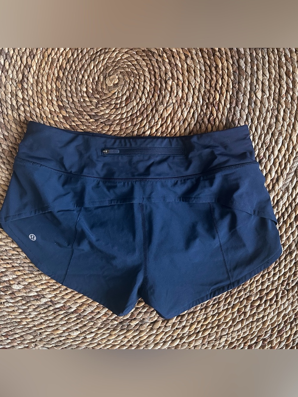 Lululemon Speed Up Low Rise 2.5” Shorts Navy Blue 6 - Picture 2 of 3